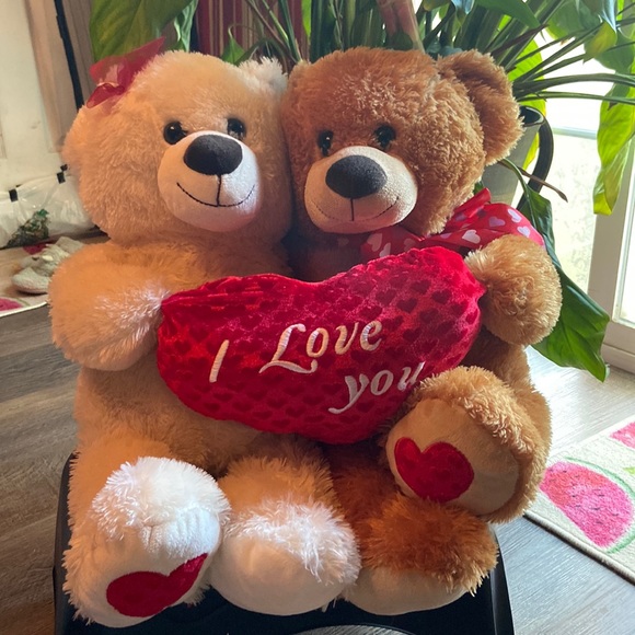 Best made two teddy bears, holding a I love you  heart Valentines - Picture 1 of 1